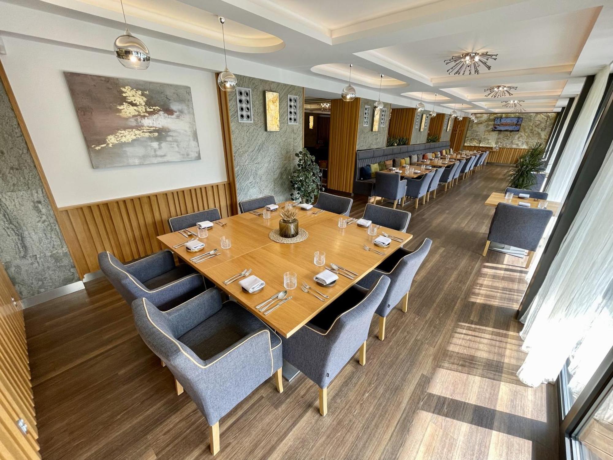 Bartos Hotel