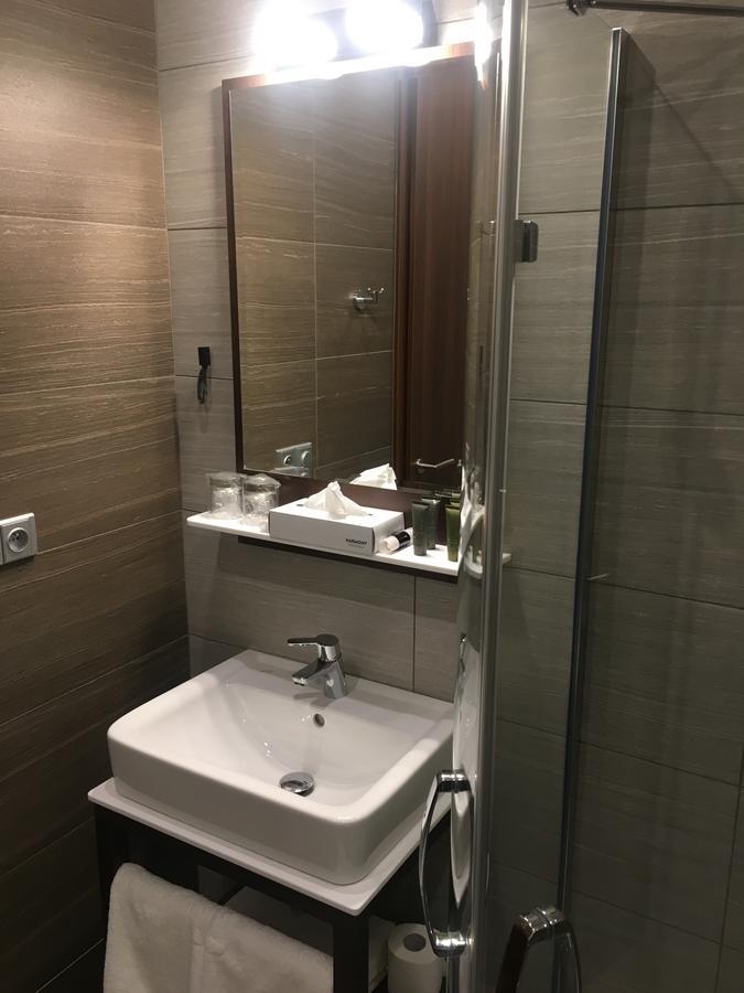 Bartos Hotel